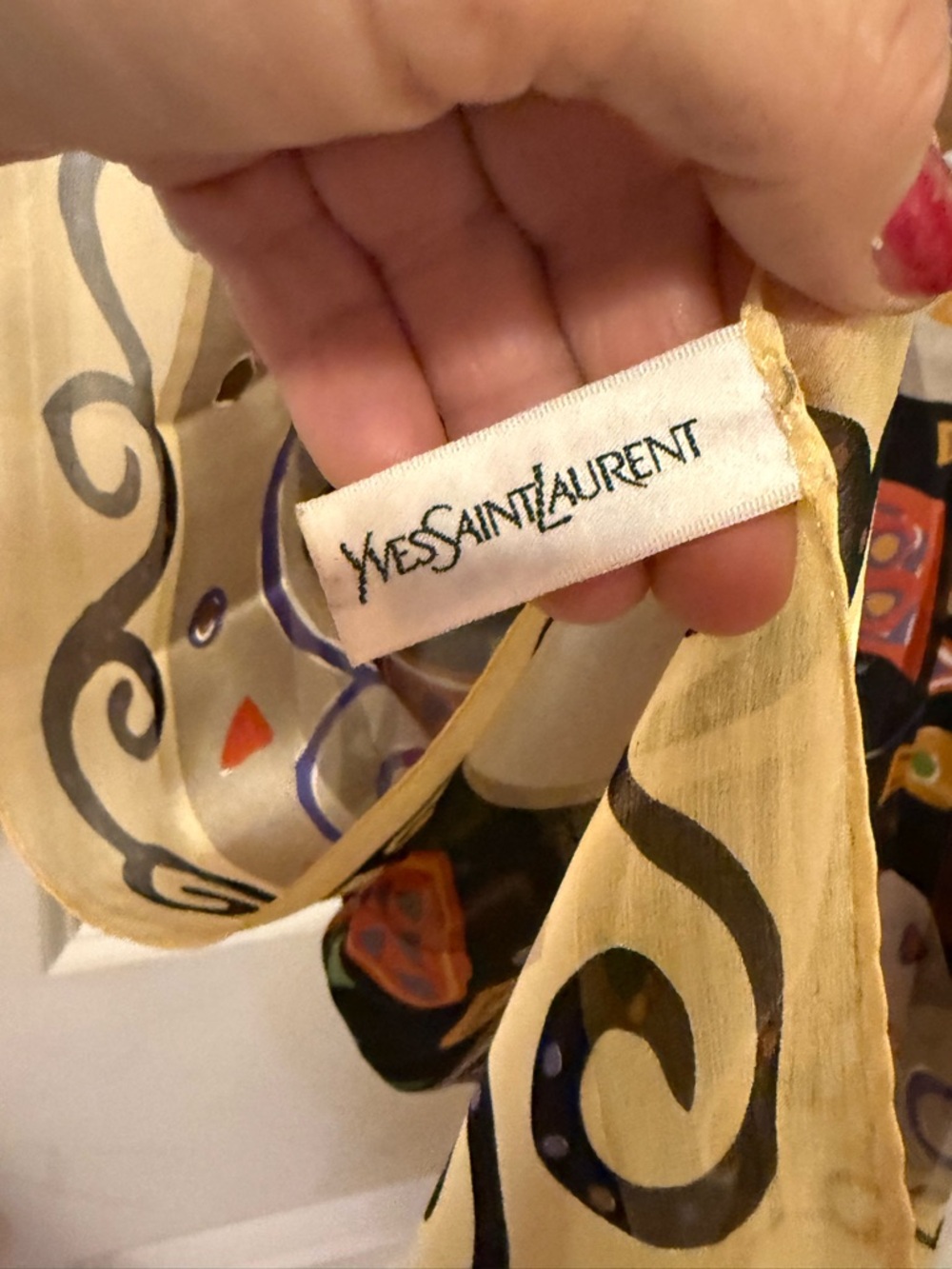 Beautiful YSL 100% silk scarf - Picture 4 of 6